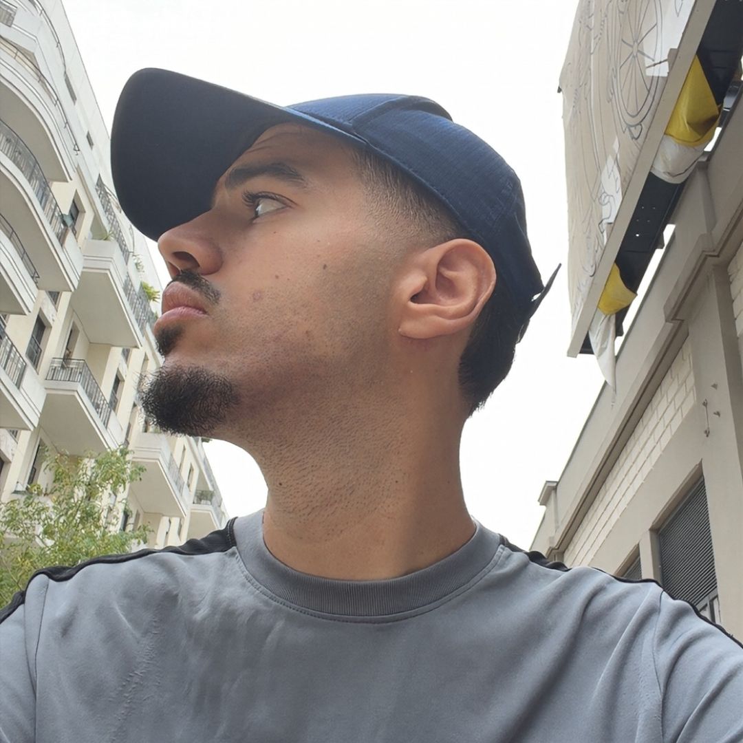 Ded𝐞𝐥934👨🏻‍🦯