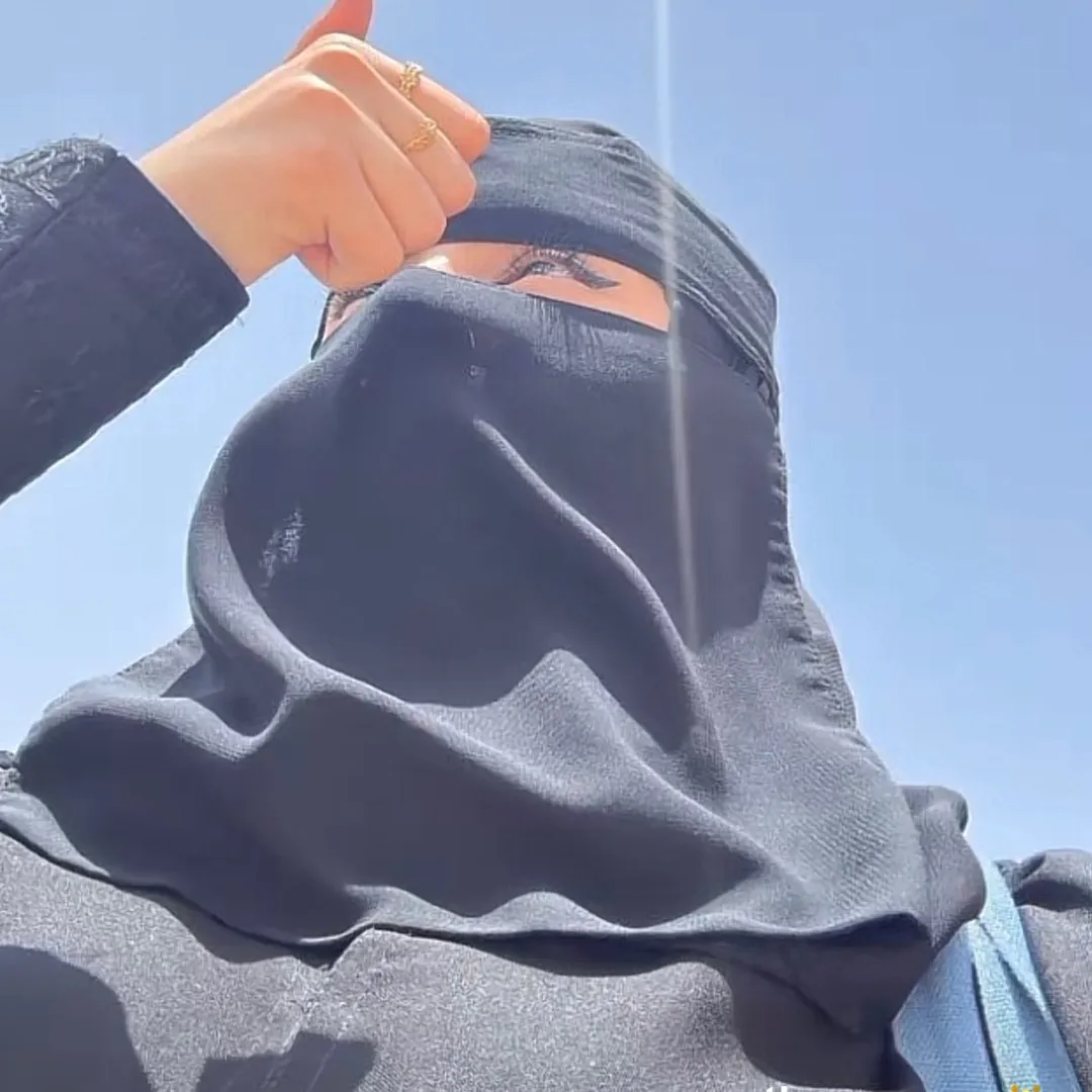 منى
